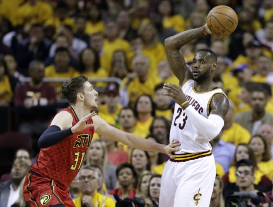 NBA. Cavaliers gooien recordaantal driepunters en kloppen Atlanta opnieuw