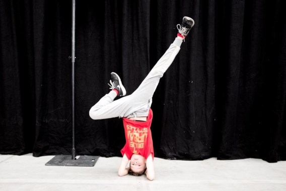 <p>Warre Verbeeck: ‘In de living oefen ik alle dagen, niet enkel dansen, maar ook deejayen met mijn muziekinstallatie.’ <span class="credit">Katrijn Van Giel</span></p>