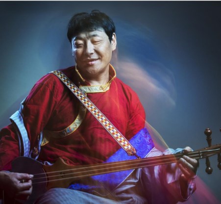 De Tibetaan Kelsang Hula ontvluchtte zijn land met zijn mandoline.