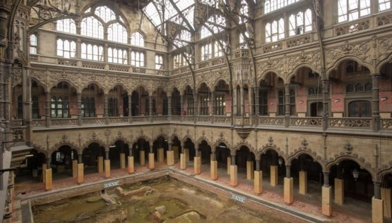 Het monumentale beursgebouw wordt eindelijk in al zijn glorie hersteld en zal tegen het najaar van 2018 opengaan.
