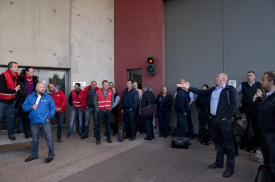 De stakers van Lantin op bezoek in Hasselt, om hun Vlaamse collega’s tot meer solidariteit te bewegen.