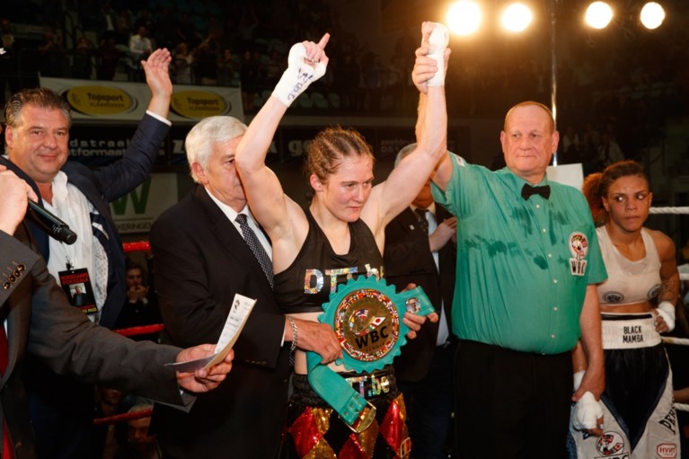 Delfine Persoon klopt ongeslagen “Black Mamba” en verlengt WBC-wereldtitel