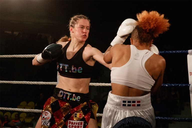 Delfine Persoon klopt ongeslagen “Black Mamba” en verlengt WBC-wereldtitel