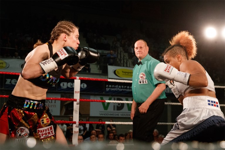 Delfine Persoon klopt ongeslagen “Black Mamba” en verlengt WBC-wereldtitel