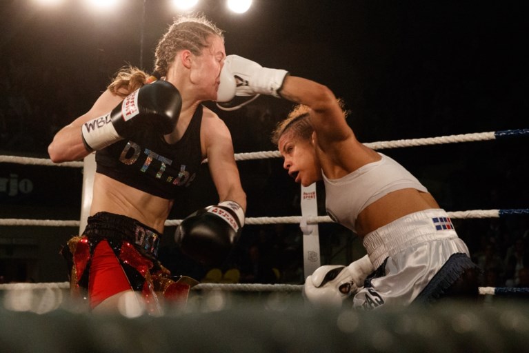 Delfine Persoon klopt ongeslagen “Black Mamba” en verlengt WBC-wereldtitel