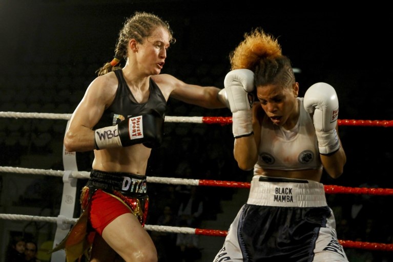Delfine Persoon klopt ongeslagen “Black Mamba” en verlengt WBC-wereldtitel