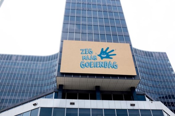 <p>De actie wordt groot bekendgemaakt aan het De Brouckèreplein.<span class="credit">Katrijn Van Giel</span></p>