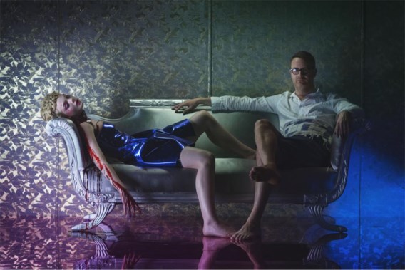 Nicolas Winding Refn op de set van ‘The neon demon’.