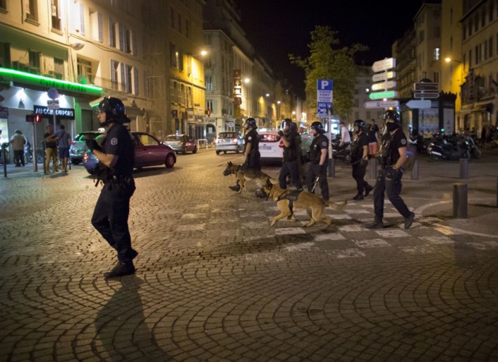 Meteen raak: rellen met Engelse voetbalsupporters in Marseille