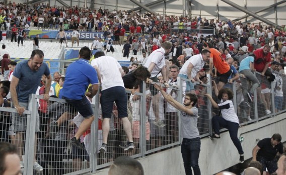 Geen alcohol meer bij EK-stadions na rellen, Rusland doet oproep aan supporters