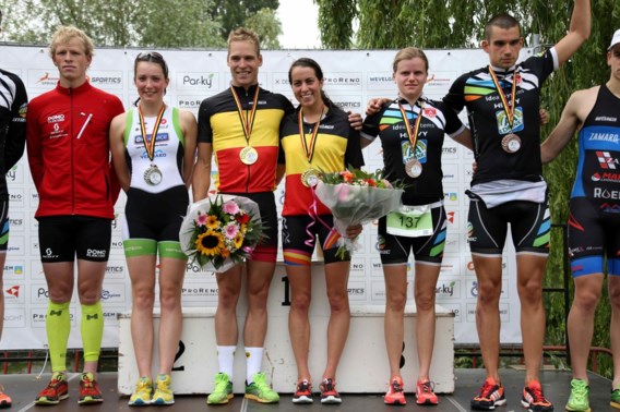 Triatleten Simon De Cuyper en Claire Michel winnen Belgische sprinttitels