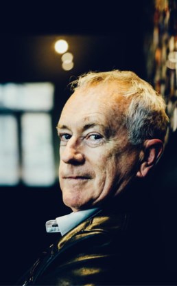 Volgens Stephen Keen wordt economie in scholen en media te veel vanuit neoklassieke concepten benaderd.