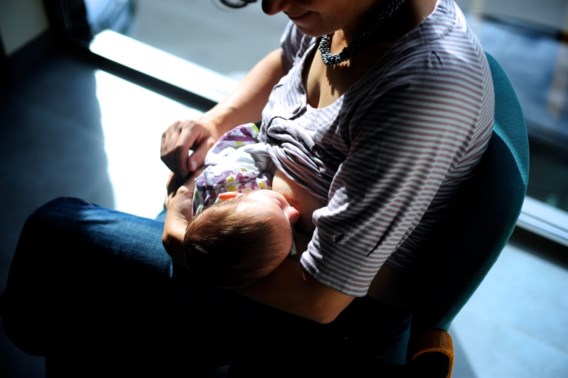 #DSDISCUSSIE. Is borstvoeding in het openbaar nog steeds taboe?