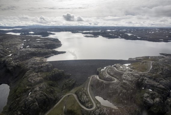  Het Blåsjø-stuwmeer in het zuiden van Noorwegen, het grootste kunstmatige meer van het land. 
