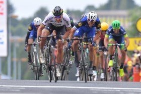 Super Stuyven strandt op 500 meter van gele droom, Sagan triomfeert