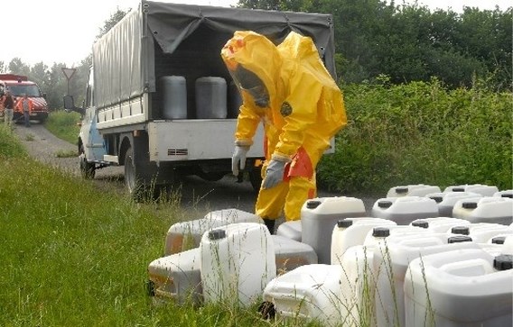 Acht vaten met chemisch afval gedumpt in Mol
