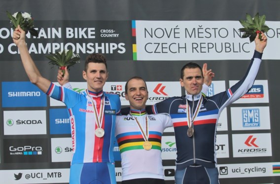 Nino Schurter kroont zich vijfde keer tot wereldkampioen mountainbike
