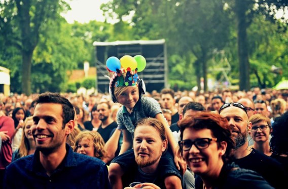 Alles voelt kleiner, oprechter en vertrouwder op Cactus Festival.