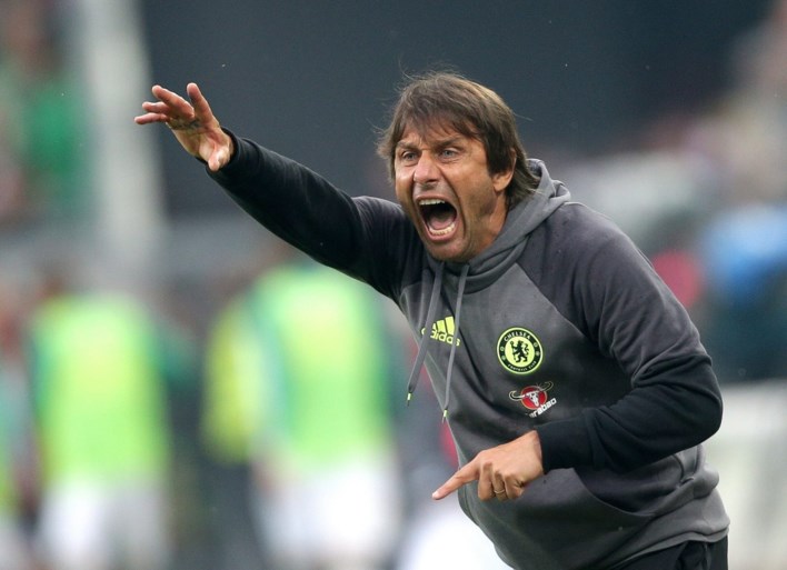Mourinho opent met zege bij United, Chelsea verliest eerste match onder Conte