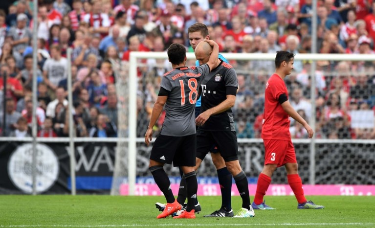 Arjen Robben maakt rentree maar... valt geblesseerd uit