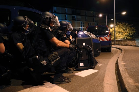 Vijfde nacht op rij rellen nabij Parijs na dood jongeman