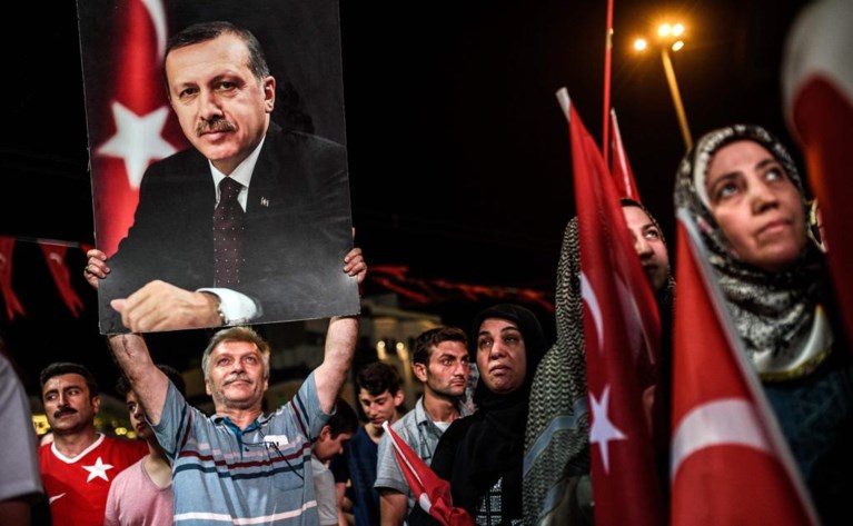 Turken demonstreren eensgezind voor democratie 