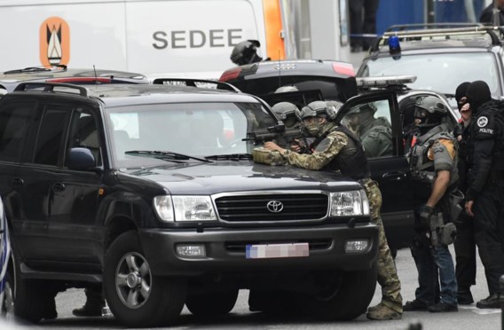 Een beeld van de politieactie tegen ‘terrorist’ Reza A.