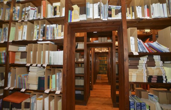De erfgoedbibliotheek bevat een schat aan boeken, brochures, tijdschriften, affiches en documenten.
