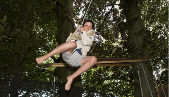 Tristan (10).‘Het leukste op het scoutskamp is het spel waarbij de leiding ons ’s avonds in het bos doet schrikken. We moeten dan één voor één door een stukje van het bos wandelen als het donker wordt. Sommige meisjes zijn bang en moeten wenen. Maar ik vind het heel spannend.’