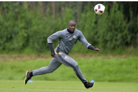 Stefano Okaka maakte vorig jaar vijftien doelpunten, nu mag hij weg ‘voor de juiste prijs’.