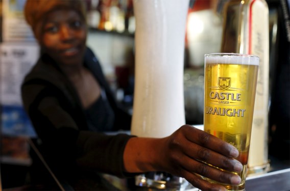 Castle Lager is een van de biersoorten van SABMiller, die in Zuid-Afrika getapt wordt.