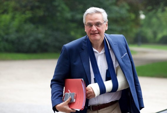 <p>Zomerreces of niet, de minister, hij werkt voort.<span class="credit">belga</span></p>
