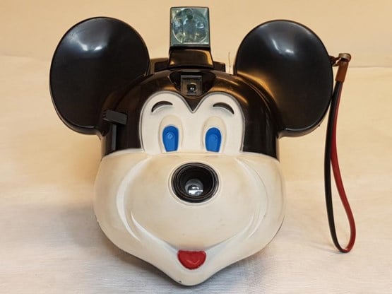 Een Mickey Mouse-camera uit het Fotomuseum.