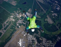 Opnieuw levensgevaarlijke stunt op til: vrije val zonder parachute
