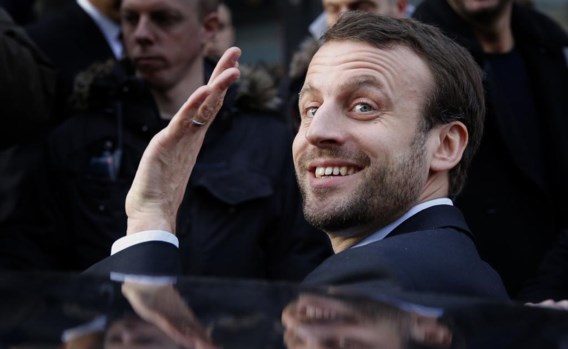 Hoeveel van zijn populariteit zal er nog overblijven nu Emmanuel Macron minister af is?