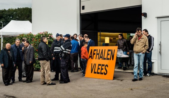 Onverdoofd slachten mag alleen nog in erkende slachthuizen (foto: vorig jaar in Genk).