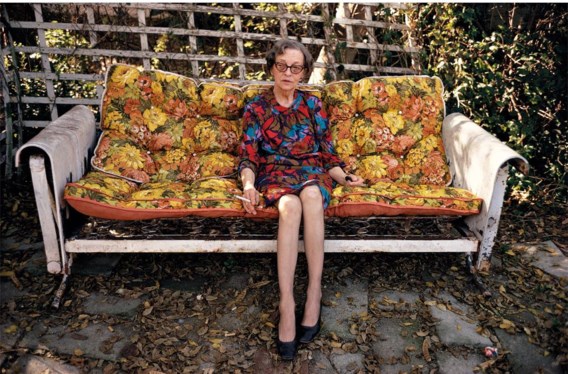 Op de expo komen te weten wie de mensen op de foto’s zijn. De dame hierboven is bijvoorbeeld verre familie van Eggleston. Slim, maar niet rijk.
