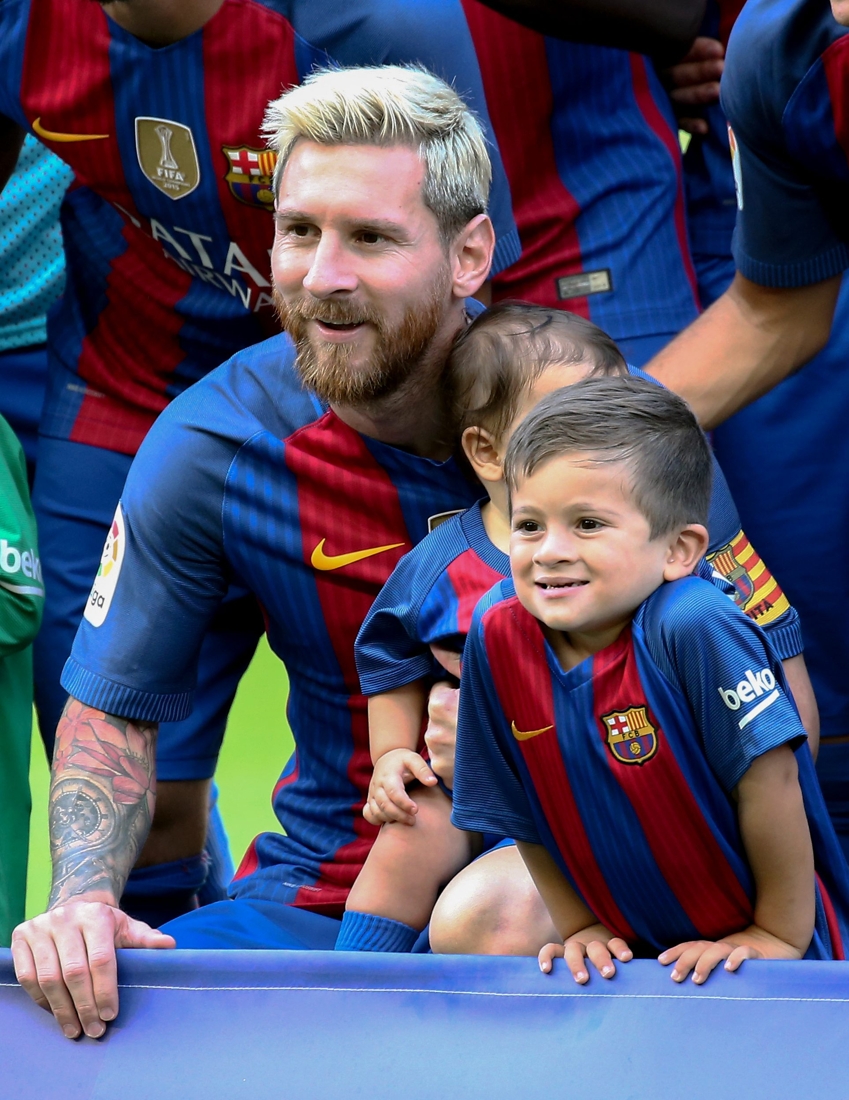 FC Barcelona zoontje van een contract | De Standaard Mobile