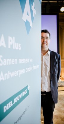 Wouter Van Besien stelt de karteldiscussie in Antwerpen de facto uit tot september 2017.