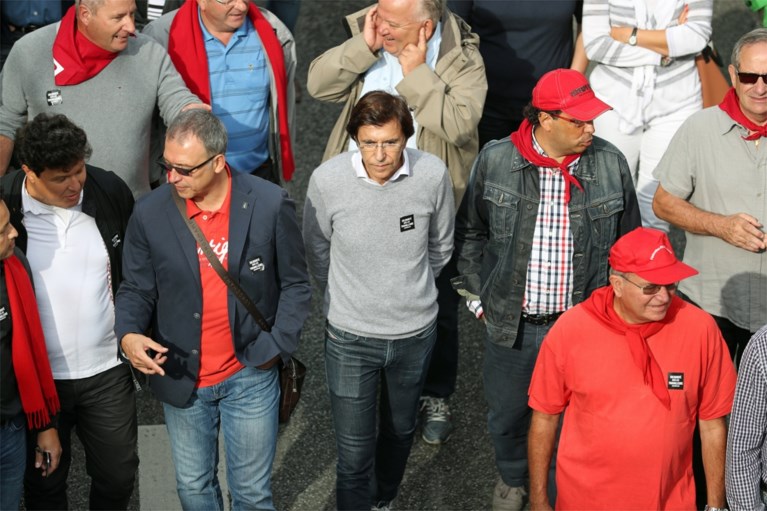 Duizenden mensen manifesteren tegen Caterpillar in Charleroi