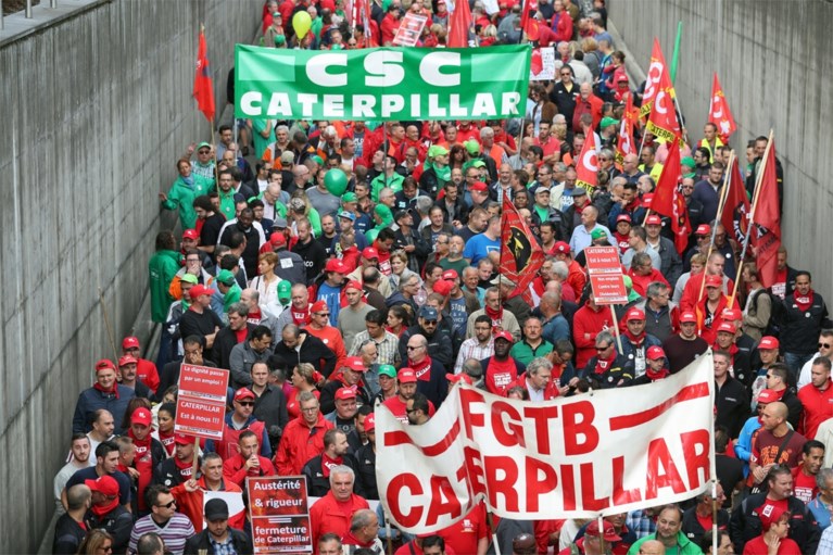 Duizenden mensen manifesteren tegen Caterpillar in Charleroi