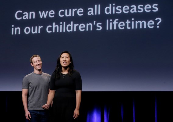<p>Mark Zuckerberg en zijn vrouw Priscilla Chan leggen de lat hoog.<span class="credit">ap</span></p>