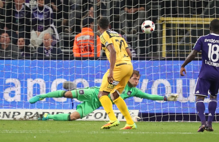 VIDEO. Anderlecht pakt leiding over tegen Lokeren