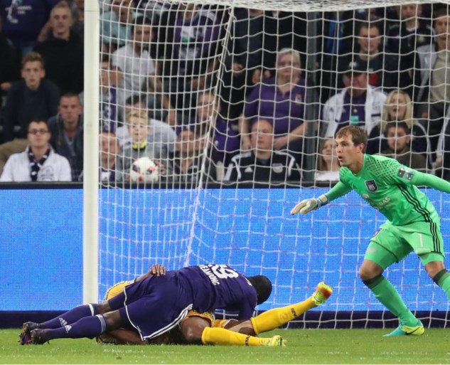 VIDEO. Anderlecht pakt leiding over tegen Lokeren