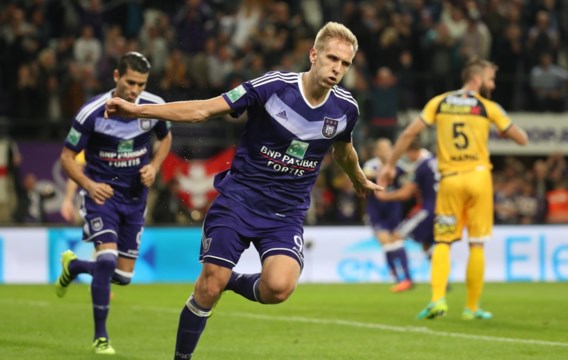 VIDEO. Anderlecht pakt leiding over tegen Lokeren