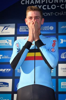 Toon Aerts verrast topfavorieten en pakt Europese titel veldrijden