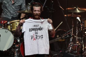 Sting begint concert in Bataclan met 1 minuut stilte