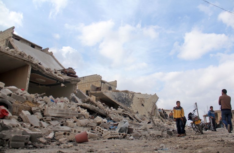 Ziekenhuis en school gebombardeerd in Aleppo