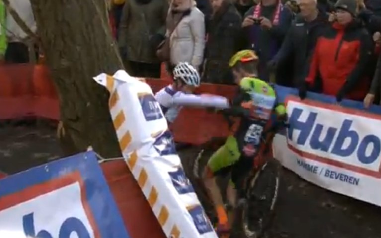 Van der Poel toont zich opnieuw een maatje te sterk en wint Flandriencross