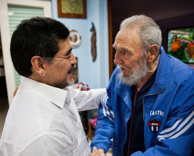 Diego Maradona in tranen na overlijden van “tweede vader” Fidel Castro